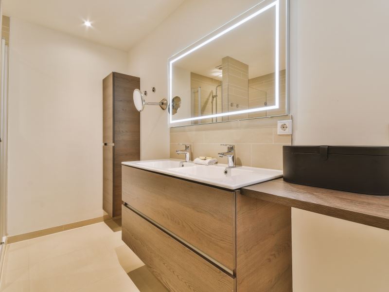 פתרונות אחסון חכמים - ארונות אמבטיה