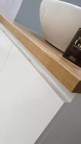 ארון אמבטיה תלוי לפי מידה רוחב עומק וצבע לפי בחירתך עם משטח עץ מלא להנחת כיור מונח דגם גל