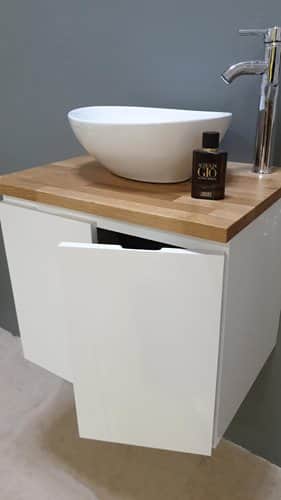 ארון אמבטיה תלוי לפי מידה רוחב עומק וצבע לפי בחירתך עם משטח עץ מלא להנחת כיור מונח דגם גל