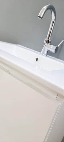 ארון אמבטיה תלוי לפי מידה רוחב עומק וצבע לפי בחירתך עם כיור משטח חרס שקוע דגם פארוס W