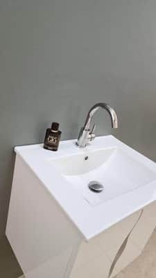 ארון אמבטיה תלוי לפי מידה רוחב עומק וצבע לפי בחירתך עם כיור משטח חרס שקוע דגם רפאל W