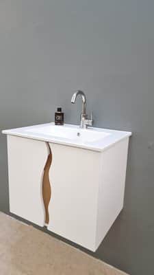 ארון אמבטיה תלוי לפי מידה רוחב עומק וצבע לפי בחירתך עם כיור משטח חרס שקוע דגם רפאל W