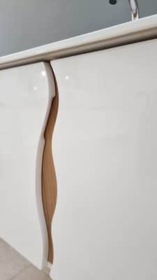 ארון אמבטיה תלוי לפי מידה רוחב עומק וצבע לפי בחירתך עם כיור משטח חרס שקוע דגם רפאל W