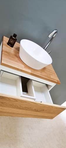 ארון אמבטיה תלוי לפי מידה רוחב עומק וצבע לפי בחירתך עם משטח עץ מלא להנחת כיור מונח דגם דלוויק W