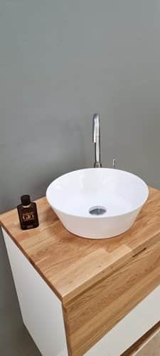 ארון אמבטיה תלוי לפי מידה רוחב עומק וצבע לפי בחירתך עם משטח עץ מלא להנחת כיור מונח דגם דלוויק W