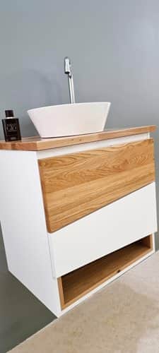 ארון אמבטיה תלוי לפי מידה רוחב עומק וצבע לפי בחירתך עם משטח עץ מלא להנחת כיור מונח דגם דלוויק W