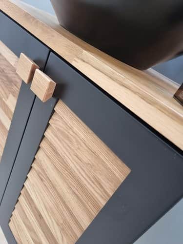 ארון אמבטיה תלוי לפי מידה רוחב עומק וצבע לפי בחירתך עם משטח עץ מלא להנחת כיור מונח דגם זארה W