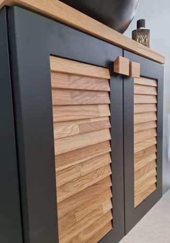 ארון אמבטיה תלוי לפי מידה רוחב עומק וצבע לפי בחירתך עם משטח עץ מלא להנחת כיור מונח דגם זארה W