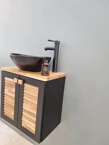 ארון אמבטיה תלוי לפי מידה רוחב עומק וצבע לפי בחירתך עם משטח עץ מלא להנחת כיור מונח דגם זארה W