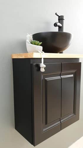 ארון אמבטיה תלוי לפי מידה רוחב עומק וצבע לפי בחירתך עם משטח עץ מלא להנחת כיור מונח דגם רומיו W