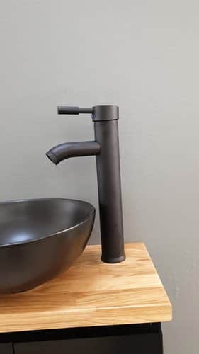 ארון אמבטיה תלוי לפי מידה רוחב עומק וצבע לפי בחירתך עם משטח עץ מלא להנחת כיור מונח דגם רומיו W