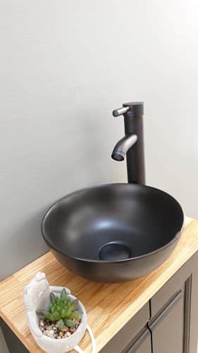 ארון אמבטיה תלוי לפי מידה רוחב עומק וצבע לפי בחירתך עם משטח עץ מלא להנחת כיור מונח דגם רומיו W