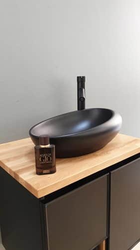 ארון אמבטיה תלוי לפי מידה רוחב עומק וצבע לפי בחירתך עם משטח עץ מלא להנחת כיור מונח דגם זוק W