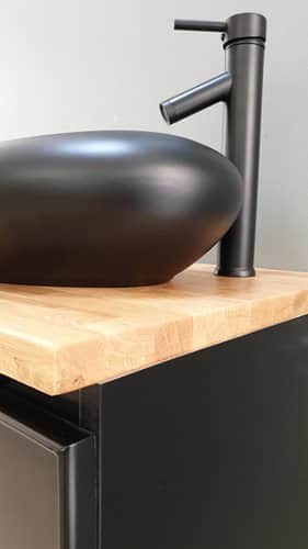 ארון אמבטיה תלוי לפי מידה רוחב עומק וצבע לפי בחירתך עם משטח עץ מלא להנחת כיור מונח דגם זוק W