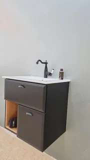 ארון אמבטיה תלוי לפי מידה רוחב וצבע לפי בחירתך עם כיור משטח חרס שקוע דגם רום W