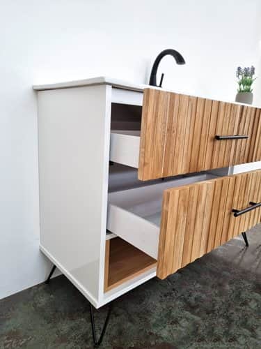 ארון אמבטיה עומד רוחב 120 ס"מ בעומק 46 ס"מ צבע לבן מט עם כיור משטח חרס שקוע דגם בנגקוק 120