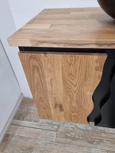 ארון אמבטיה תלוי רוחב 100 ס"מ בעומק 46 ס"מ צבע שחור מט עם משטח עץ מלא להנחת כיור מונח דגם מיאמי 100