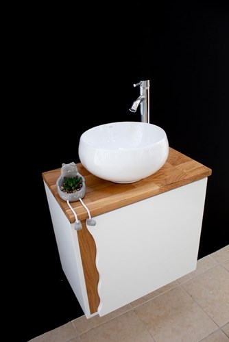 ארון אמבטיה תלוי לפי מידה רוחב עומק וצבע לפי בחירתך עם משטח עץ מלא להנחת כיור מונח דגם קופנהגן