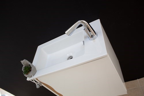 ארון אמבטיה תלוי לפי מידה רוחב עומק וצבע לפי בחירתך עם כיור משטח חרס שקוע דגם לופטנזה