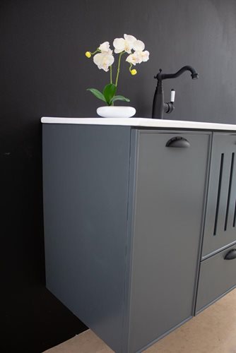 ארון אמבטיה תלוי לפי מידה רוחב וצבע לפי בחירתך עם כיור משטח חרס שקוע דגם מירידיא