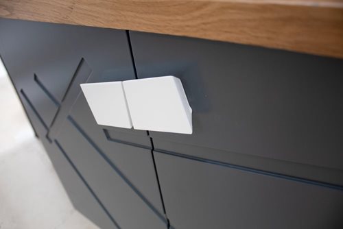 ארון אמבטיה תלוי לפי מידה רוחב עומק וצבע לפי בחירתך עם משטח עץ מלא להנחת כיור מונח דגם רומניה