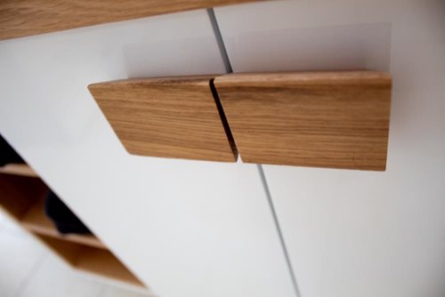 ארון אמבטיה תלוי לפי מידה רוחב עומק וצבע לפי בחירתך עם משטח עץ מלא להנחת כיור מונח דגם אוקלנד