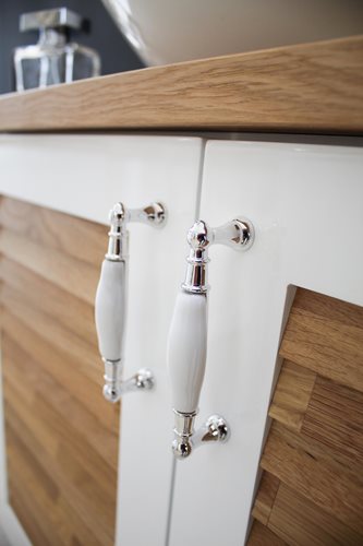 ארון אמבטיה תלוי לפי מידה רוחב עומק וצבע לפי בחירתך עם משטח עץ מלא להנחת כיור מונח דגם ניביאר