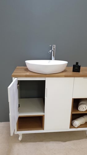 ארון אמבטיה עומד לפי מידה רוחב עומק וצבע לפי בחירתך עם משטח עץ מלא להנחת כיור מונח דגם בודפשט