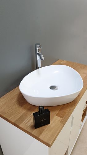 ארון אמבטיה עומד לפי מידה רוחב עומק וצבע לפי בחירתך עם משטח עץ מלא להנחת כיור מונח דגם בודפשט