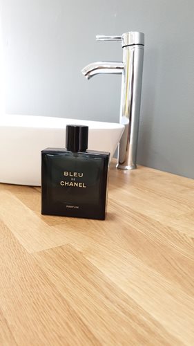 ארון אמבטיה עומד לפי מידה רוחב עומק וצבע לפי בחירתך עם משטח עץ מלא להנחת כיור מונח דגם בודפשט