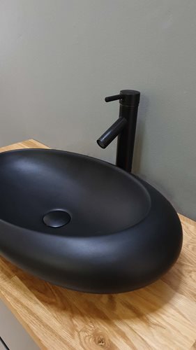 ארון אמבטיה עומד לפי מידה רוחב עומק וצבע לפי בחירתך עם משטח עץ מלא להנחת כיור מונח דגם בריק