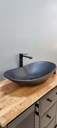 ארון אמבטיה עומד לפי מידה רוחב עומק וצבע לפי בחירתך עם משטח עץ מלא להנחת כיור מונח דגם הוארי