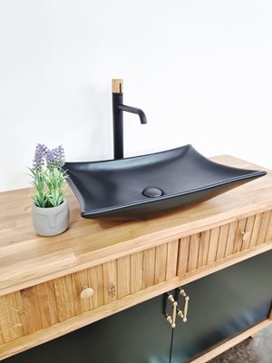 ארון אמבטיה עומד לפי מידה רוחב עומק וצבע דלתות לפי בחירתך עשוי מעץ מלא אלון מבוקע עם משטח להנחת כיור מונח דגם מנילה