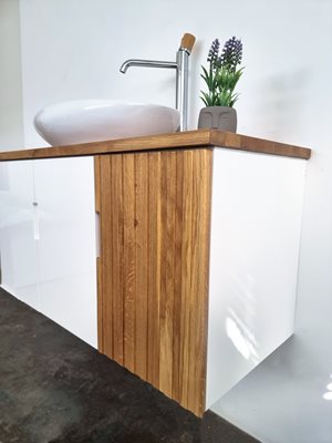 ארון אמבטיה תלוי לפי מידה רוחב עומק וצבע לפי בחירתך עם משטח עץ מלא להנחת כיור מונח דגם פאולוס