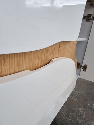 ארון אמבטיה תלוי לפי מידה רוחב עומק וצבע לפי בחירתך עם משטח עץ מלא להנחת כיור מונח דגם גאנא