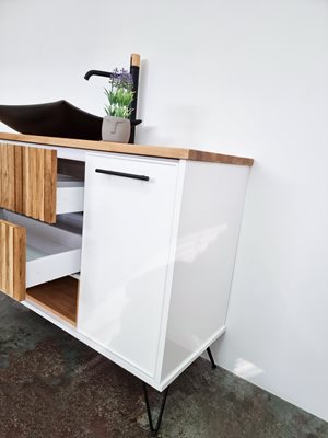 ארון אמבטיה עומד לפי מידה רוחב עומק וצבע לפי בחירתך עם משטח עץ מלא להנחת כיור מונח דגם טורנטו