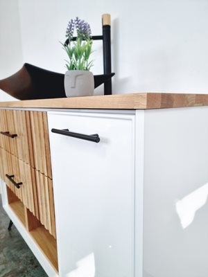 ארון אמבטיה עומד לפי מידה רוחב עומק וצבע לפי בחירתך עם משטח עץ מלא להנחת כיור מונח דגם טורנטו