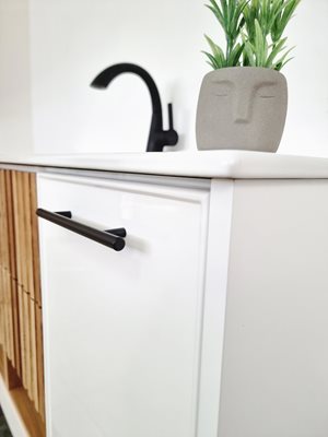 ארון אמבטיה עומד לפי מידה רוחב עומק וצבע לפי בחירתך עם כיור משטח חרס שקוע דגם בנגקוק