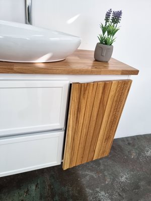 ארון אמבטיה תלוי לפי מידה רוחב עומק וצבע לפי בחירתך עם משטח עץ מלא להנחת כיור מונח דגם סקיאטוס