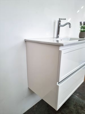 ארון אמבטיה תלוי לפי מידה רוחב וצבע לפי בחירתך עם כיור משטח חרס שקוע דגם קפלוניה