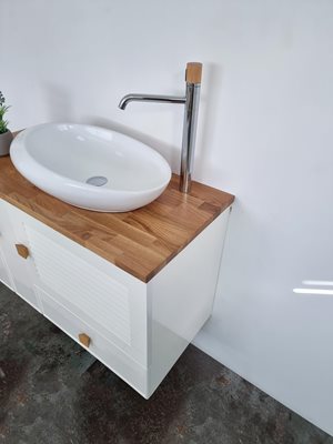 ארון אמבטיה תלוי לפי מידה רוחב עומק וצבע לפי בחירתך עם משטח עץ מלא להנחת כיור מונח דגם מרבורג