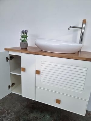 ארון אמבטיה תלוי לפי מידה רוחב עומק וצבע לפי בחירתך עם משטח עץ מלא להנחת כיור מונח דגם מרבורג