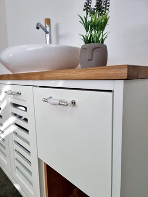 ארון אמבטיה תלוי לפי מידה רוחב עומק וצבע לפי בחירתך עם משטח עץ מלא להנחת כיור מונח דגם לומבריה