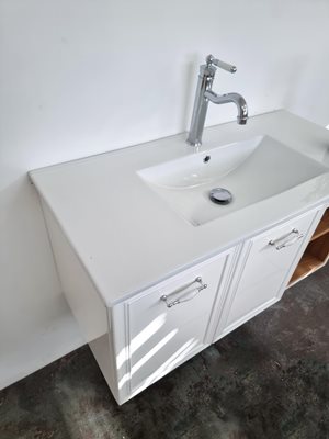 ארון אמבטיה תלוי לפי מידה רוחב וצבע לפי בחירתך עם כיור משטח חרס שקוע דגם דנוב