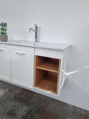 ארון אמבטיה תלוי לפי מידה רוחב וצבע לפי בחירתך עם כיור משטח חרס שקוע דגם דנוב