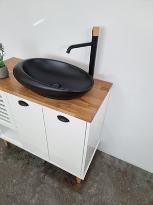 ארון אמבטיה עומד לפי מידה רוחב עומק וצבע לפי בחירתך עם משטח עץ מלא להנחת כיור מונח דגם אוסטנד