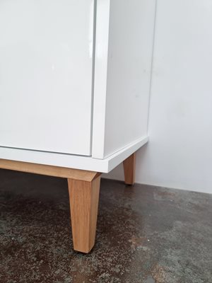 ארון אמבטיה עומד לפי מידה רוחב עומק וצבע לפי בחירתך עם משטח עץ מלא להנחת כיור מונח דגם אוסטנד