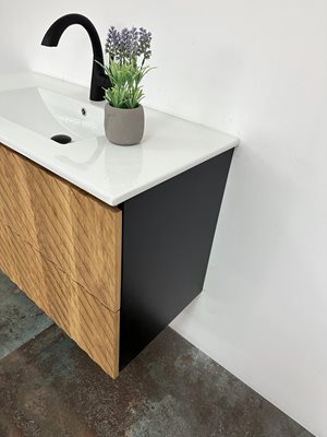 ארון אמבטיה תלוי לפי מידה רוחב עומק וצבע דופן לפי בחירתך עשוי מעץ מלא אלון מבוקע עם כיור משטח חרס שקוע דגם אוקסאק