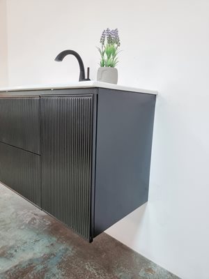 ארון אמבטיה תלוי לפי מידה רוחב עומק וצבע לפי בחירתך עם כיור משטח חרס שקוע דגם פוקס