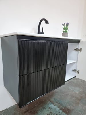 ארון אמבטיה תלוי לפי מידה רוחב עומק וצבע לפי בחירתך עם כיור משטח חרס שקוע דגם פוקס